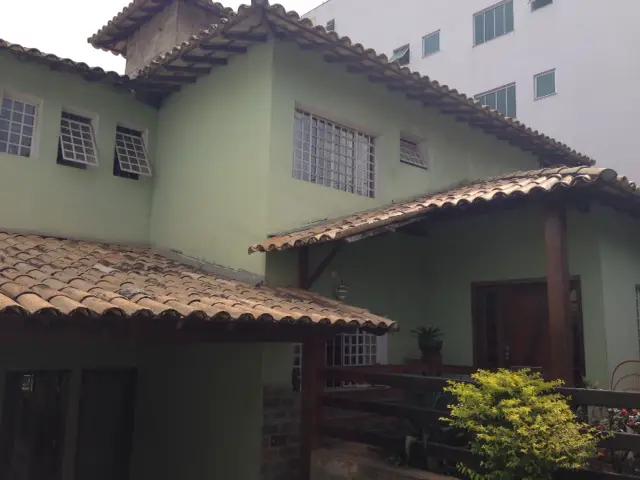 Casa com 8 Quartos à Venda, 344 m² por R$ 800.000 Álvaro Camargos, Belo Horizonte - MG