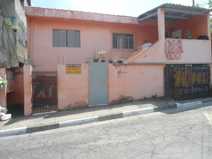 Casa com 2 Quartos para Alugar por R$ 800/Mês Santa Terezinha, Carapicuíba - SP