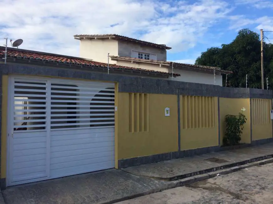 Casa com 3 Quartos à Venda, 200 m² por R$ 390.000 Rua Edmundo Prado Maia, 412 - Farolândia, Aracaju - SE
