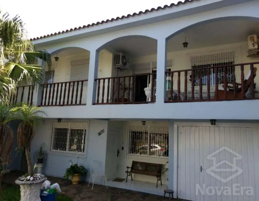 Casa com 3 Quartos à Venda, 285 m² por R$ 800.000 Nossa Senhora de Fátima, Santa Maria - RS