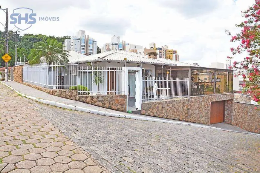 Casa com 3 Quartos à Venda, 320 m² por R$ 1.490.000 Vila Nova, Blumenau - SC
