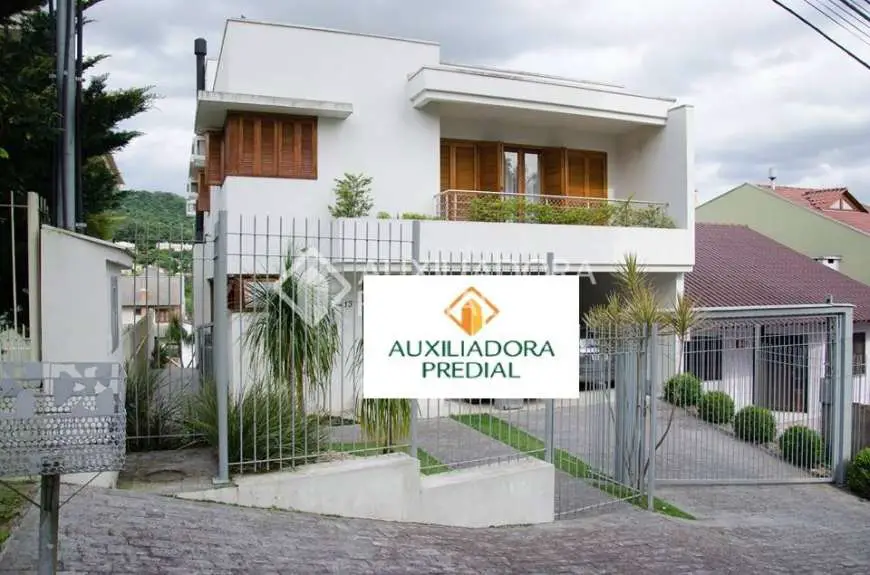Casa com 3 Quartos à Venda, 293 m² por R$ 990.000 Rua Liberato S Viêira da Cunha, 413 - Santo Inacio, Santa Cruz do Sul - RS