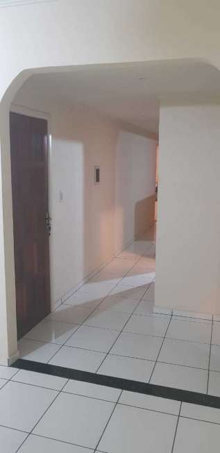 Apartamento com 3 Quartos para Alugar, 120 m² por R$ 1.100/Mês Rua Santana - Campo Grande, Cariacica - ES