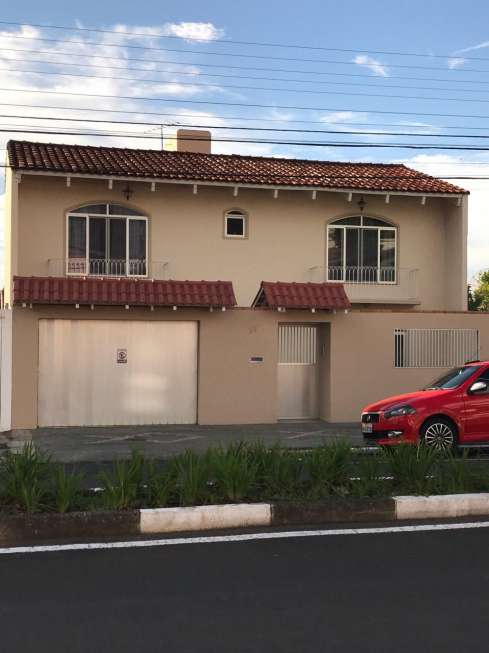 Casa com 5 Quartos à Venda, 258 m² por R$ 850.000 Rua Doutor Walmor Ribeiro, 157 - Coral, Lages - SC