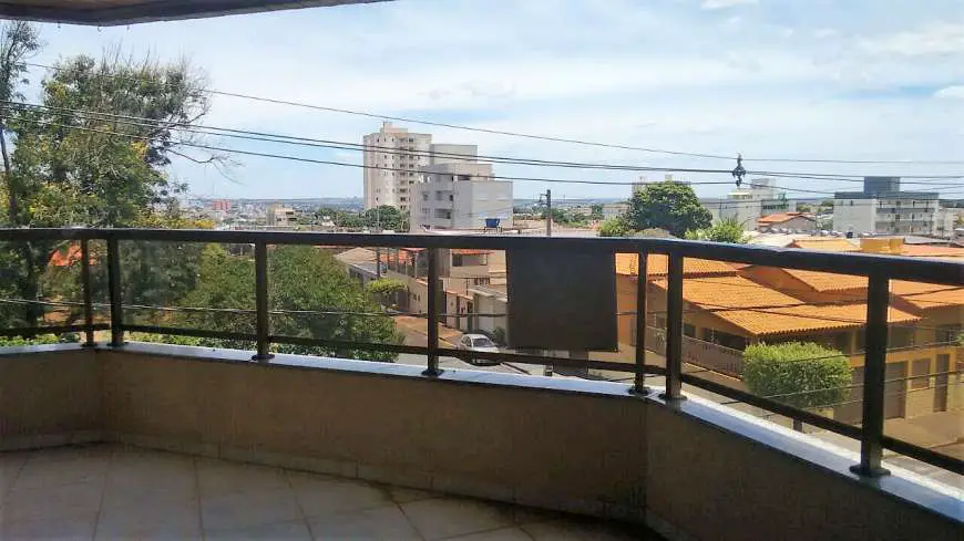 Apartamento com 4 Quartos à Venda, 249 m² por R$ 730.000 Rua Espírito Santo - Brasil, Uberlândia - MG