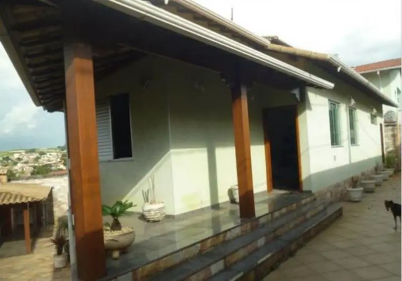 Casa com 3 Quartos à Venda, 140 m² por R$ 850.000 Álvaro Camargos, Belo Horizonte - MG