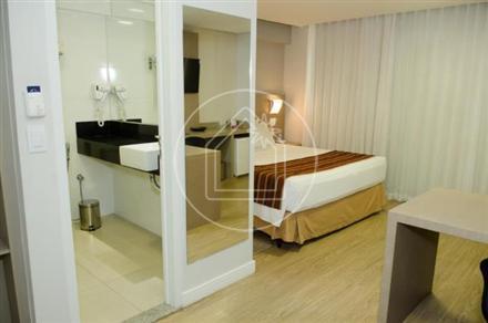 "O Hotel Beagá Convention Expominas by MHB traz modernas e confortáveis instalaç---