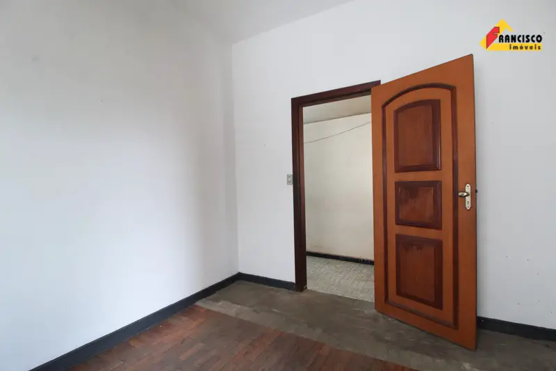 Casa com 4 Quartos para Alugar, 140 m² por R$ 1.100/Mês Avenida Oswaldo Machado Gontijo - Centro, Divinópolis - MG