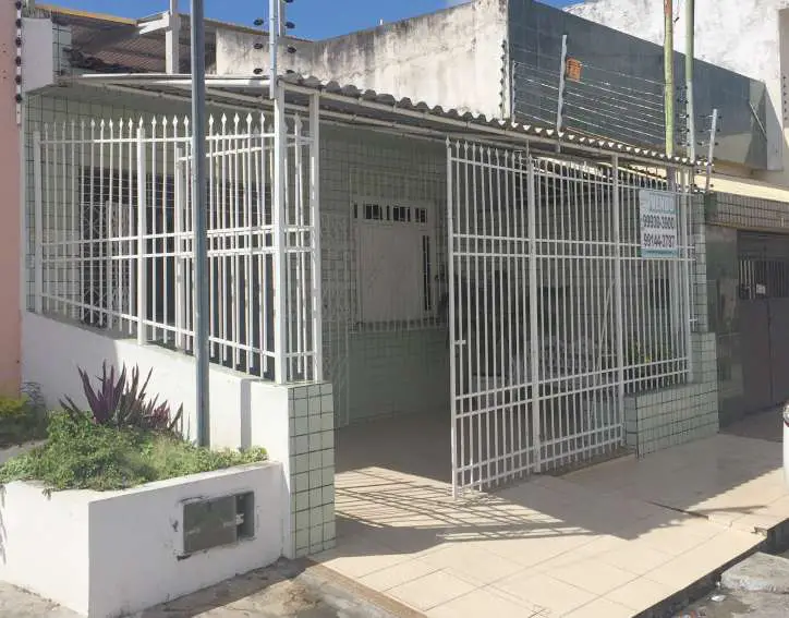 Casa com 3 Quartos à Venda, 150 m² por R$ 340.000 Rua Porto da Folha, 245 - Getúlio Vargas, Aracaju - SE