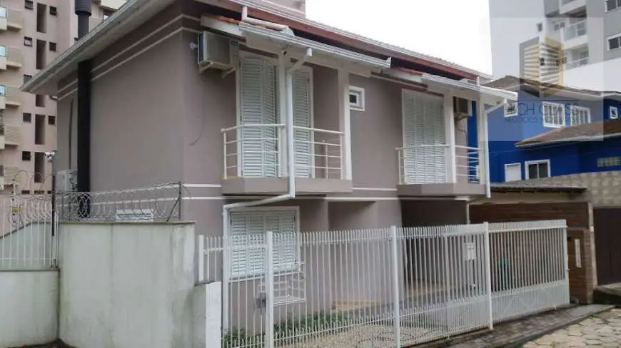 Casa com 3 Quartos à Venda, 260 m² por R$ 899.000 Servidão Santíssima Trindade - Trindade, Florianópolis - SC