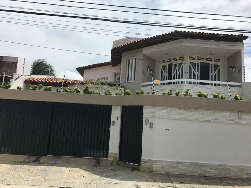 Casa com 3 Quartos à Venda, 337 m² por R$ 780.000 Rua Volney Loureiro Tavares - Inácio Barbosa, Aracaju - SE