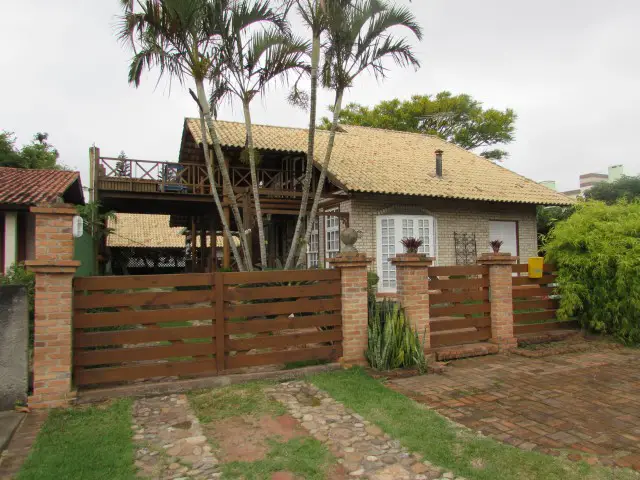 Casa com 3 Quartos para Alugar por R$ 1.200/Dia Rua Prof Manoel Do L Almeida - Jurerê, Florianópolis - SC