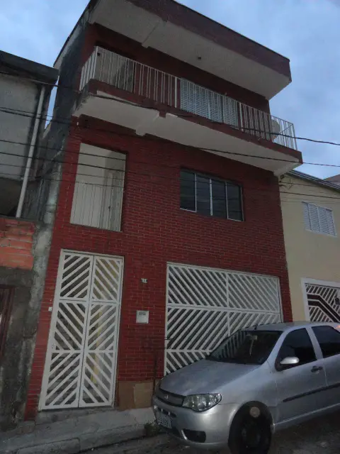 Casa com 3 Quartos para Alugar por R$ 1.700/Mês Centro, Carapicuíba - SP