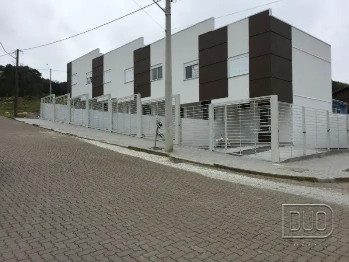 Sobrado com 2 Quartos à Venda, 57 m² por R$ 172.000 Rua José Casara, 1 - Sao Caetano, Caxias do Sul - RS