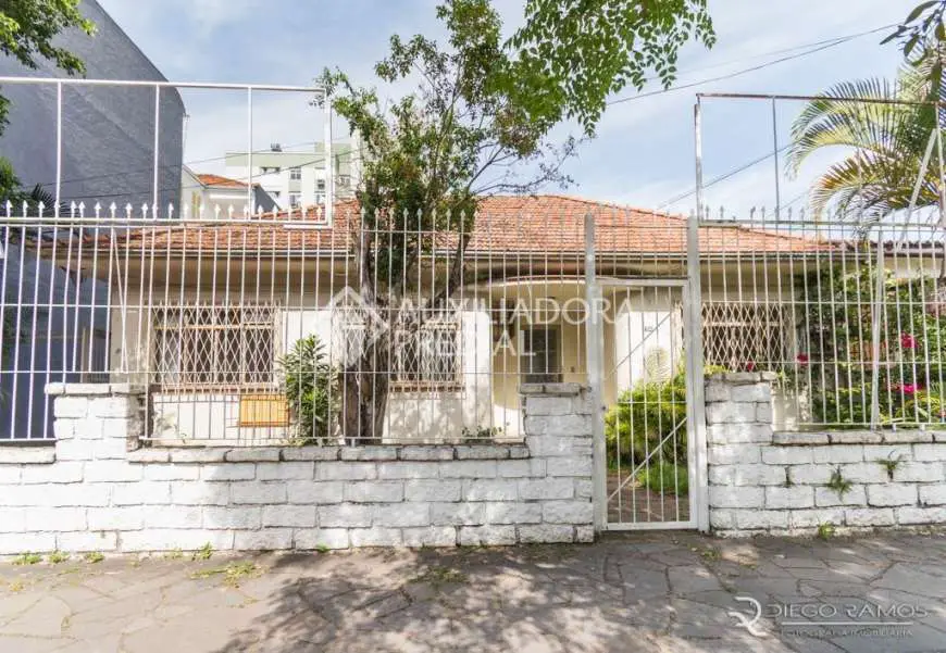 Casa com 3 Quartos para Alugar, 74 m² por R$ 2.000/Mês Avenida Ceará, 1544 - São João, Porto Alegre - RS