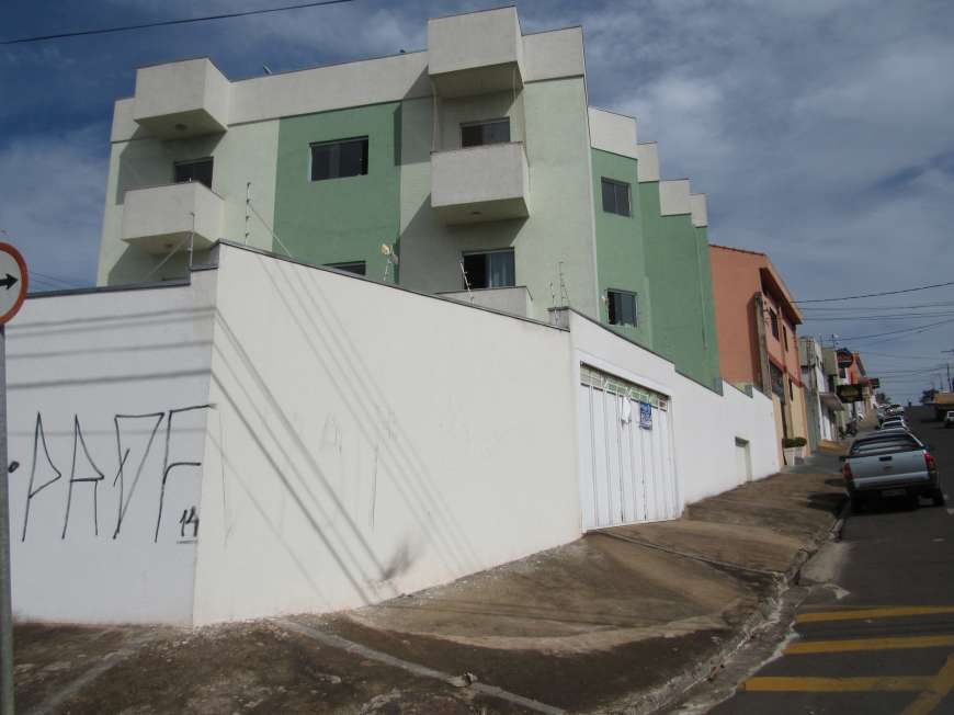 Apartamento com 3 Quartos para Alugar, 87 m² por R$ 910/Mês Rua Afonso Pena - Vila Formosa, Franca - SP