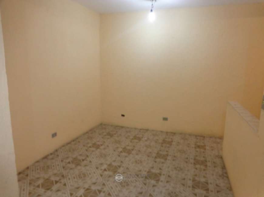 Casa com 2 Quartos para Alugar por R$ 700/Mês Vila Zanardi, Guarulhos - SP