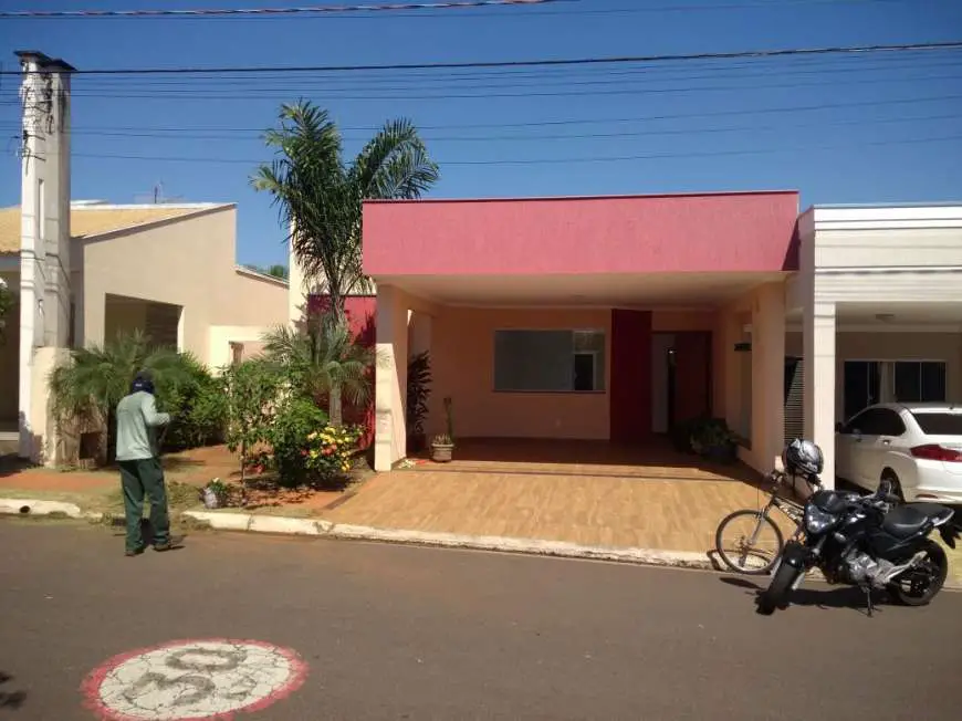 Casa de Condomínio com 3 Quartos para Alugar, 210 m² por R$ 2.500/Mês Avenida Prestes Maia - Conjunto Habitacional Doutor Antônio Villela Silva, Araçatuba - SP