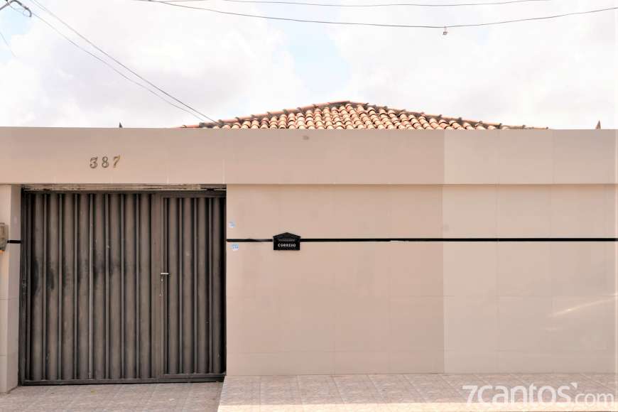 Casa com 3 Quartos para Alugar, 250 m² por R$ 1.500/Mês Rua Mato Grosso, 387 - Demócrito Rocha, Fortaleza - CE
