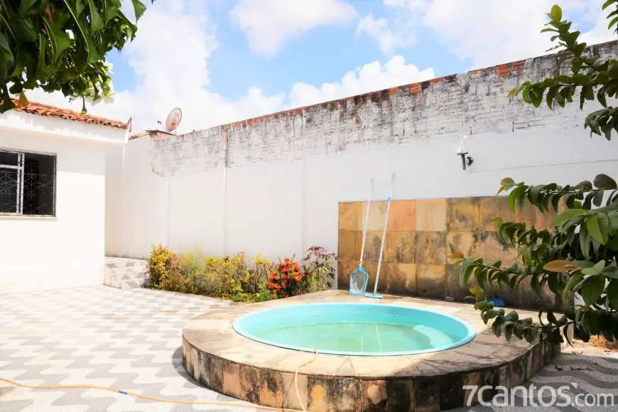 Casa com 3 Quartos para Alugar, 250 m² por R$ 1.500/Mês Rua Mato Grosso, 387 - Demócrito Rocha, Fortaleza - CE