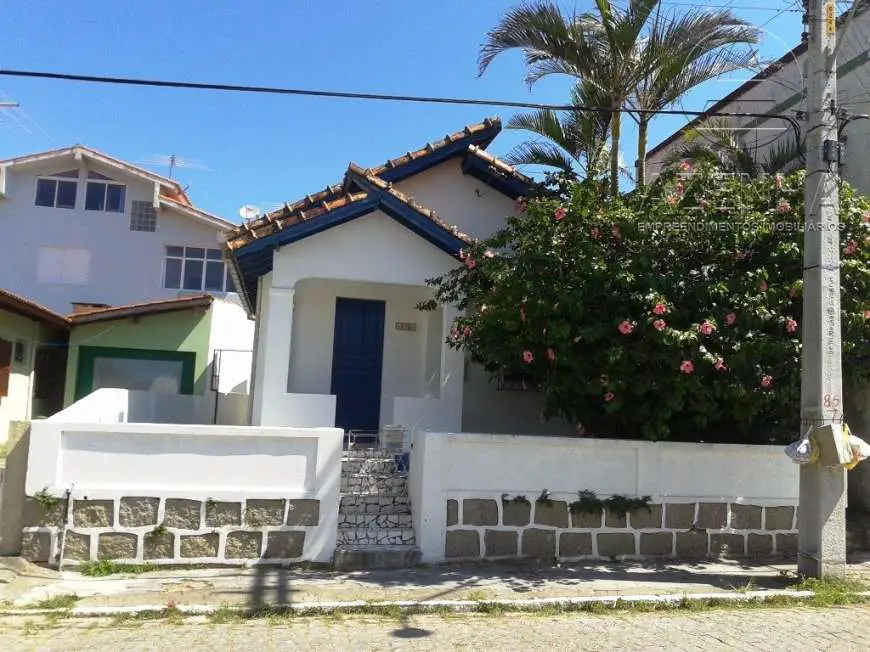 Casa com 2 Quartos à Venda, 139 m² por R$ 910.000 Rua Aderbal Ramos da Silva, 108 - Centro, Garopaba - SC