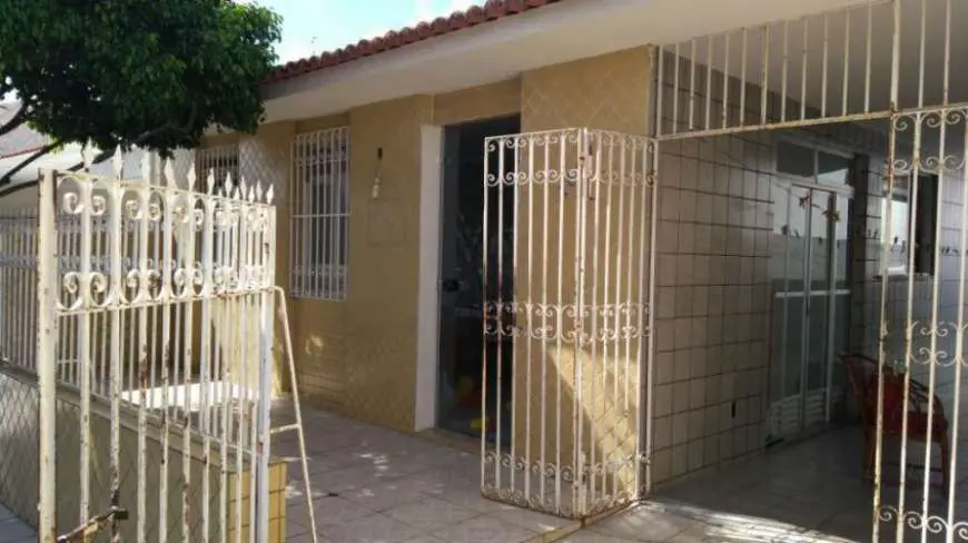 Casa com 6 Quartos à Venda, 200 m² por R$ 400.000 Ponto Novo, Aracaju - SE