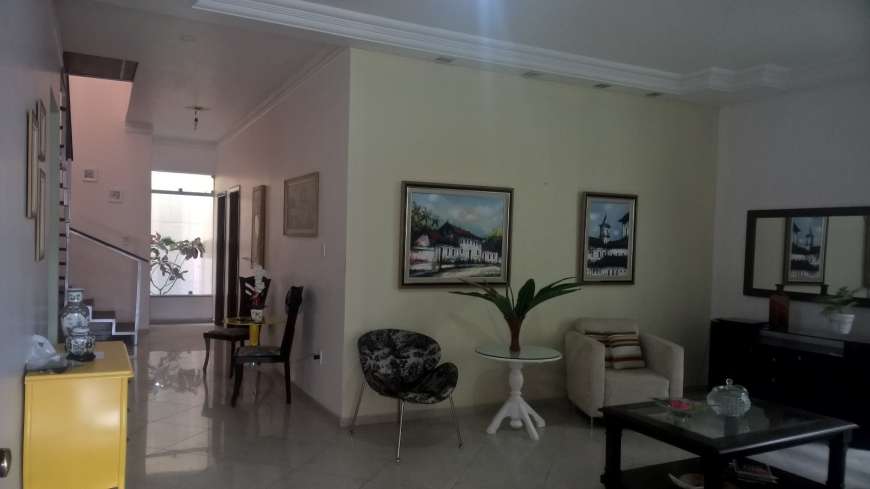 Casa com 7 Quartos à Venda, 380 m² por R$ 900.000 Rua Teixeira de Freitas, 187 - Salgado Filho, Aracaju - SE