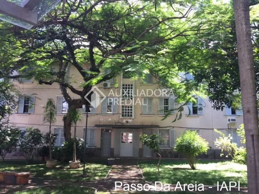 Apartamento com 4 Quartos à Venda, 51 m² por R$ 205.000 Rua Tuparaí, 266 - Passo da Areia, Porto Alegre - RS