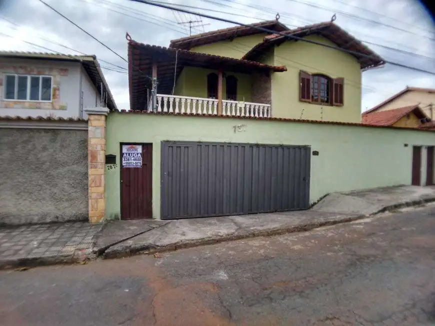 Casa com 2 Quartos para Alugar, 60 m² por R$ 600/Mês Rua Coronel Severiano, 787 - Araguaia, Belo Horizonte - MG