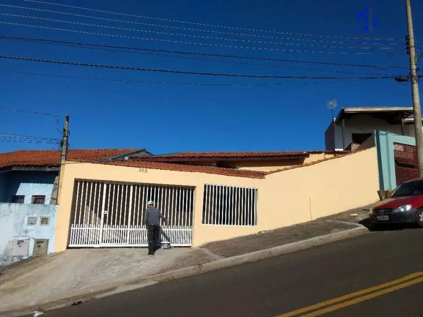 Casa com 3 Quartos para Alugar, 120 m² por R$ 1.750/Mês Loteamento Residencial Ana Carolina, Valinhos - SP