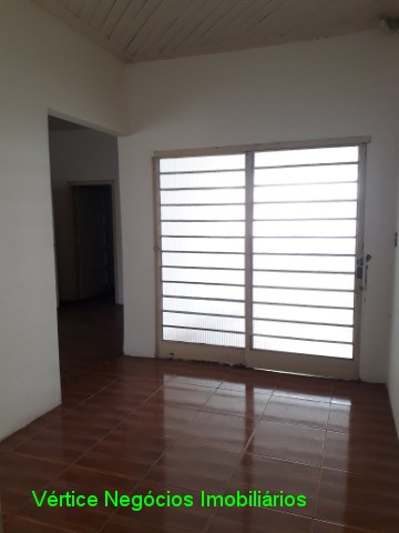 Casa com 3 Quartos para Alugar, 170 m² por R$ 1.300/Mês Vila Santo Antonio, São José do Rio Preto - SP