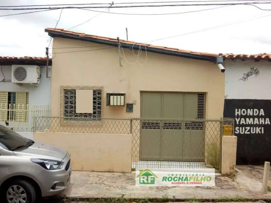 Casa com 3 Quartos para Alugar por R$ 800/Mês Rua 24 de Janeiro, 972 - Centro, Teresina - PI
