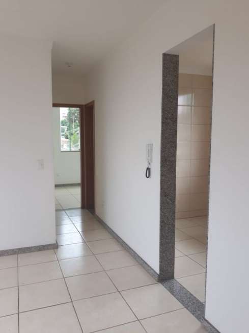 Apartamento com 2 Quartos para Alugar por R$ 900/Mês Ipê, Belo Horizonte - MG