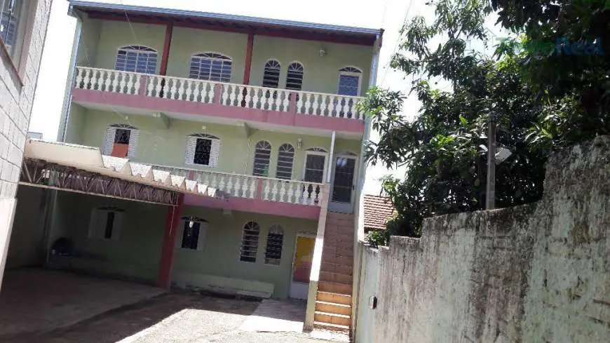 Casa com 3 Quartos para Alugar, 100 m² por R$ 1.380/Mês Rua Doutor Alcides Gomes Miranda - Vila Pagano, Valinhos - SP