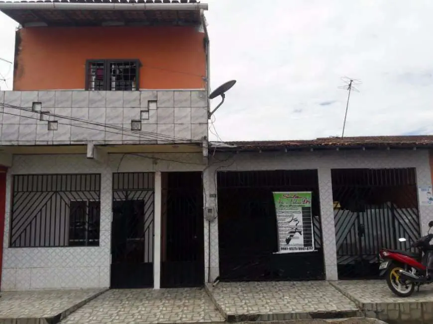 Casa com 3 Quartos à Venda, 185 m² por R$ 300.000 Travessa We 57 - Coqueiro, Ananindeua - PA