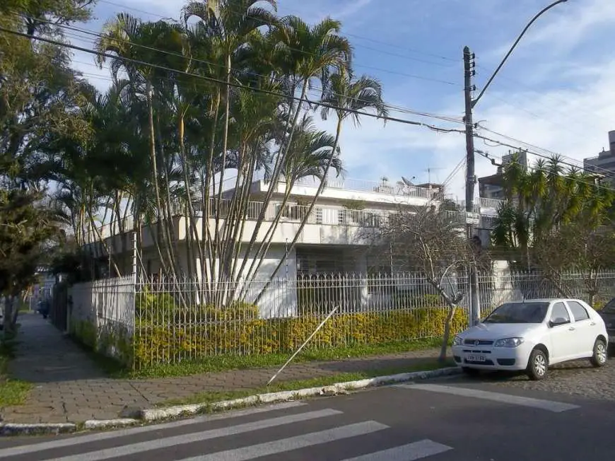 Casa com 4 Quartos à Venda, 390 m² por R$ 2.500.000 Rua Catamarca, 195 - Jardim Lindóia, Porto Alegre - RS