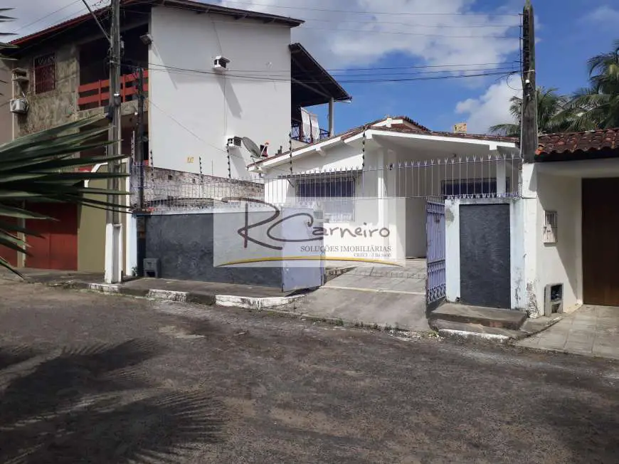 Casa com 3 Quartos para Alugar, 110 m² por R$ 1.100/Mês Travessa Júlio Carmo, 34 - Alagoinhas Velha, Alagoinhas - BA