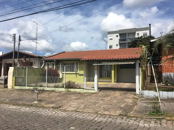 Casa com 3 Quartos à Venda, 139 m² por R$ 399.000 Rua Alexandre Zattera, 328 - Desvio Rizzo, Caxias do Sul - RS