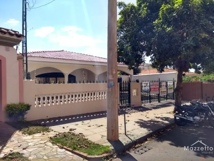 Casa com 3 Quartos para Alugar, 350 m² por R$ 3.500/Mês Avenida Talita Regazzini Verçosa - Ribeirânia, Ribeirão Preto - SP