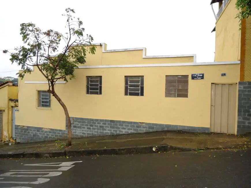 Casa com 2 Quartos para Alugar, 70 m² por R$ 700/Mês Pompéia, Belo Horizonte - MG
