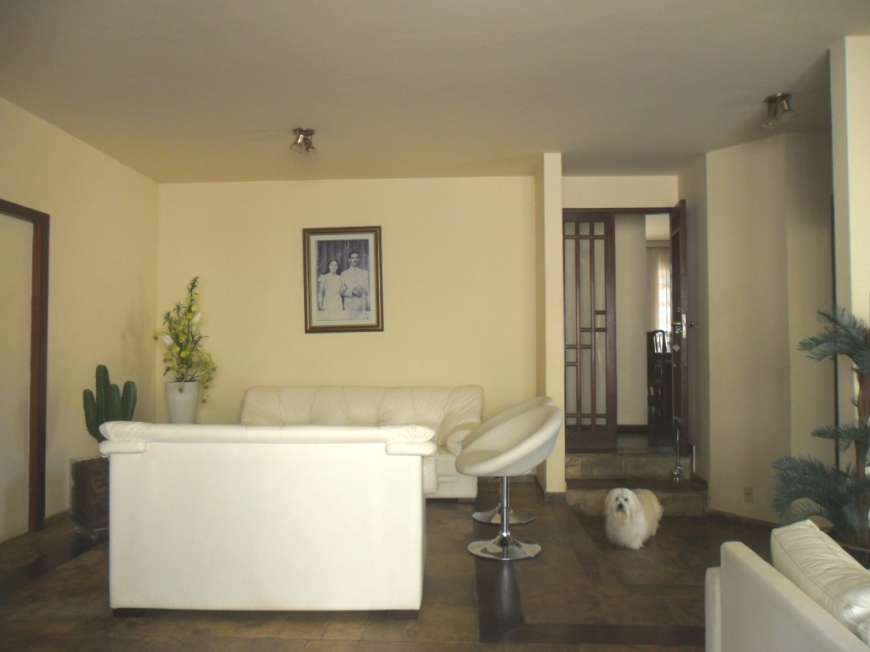 Casa com 4 Quartos para Alugar, 323 m² por R$ 5.800/Mês Bandeirantes, Belo Horizonte - MG