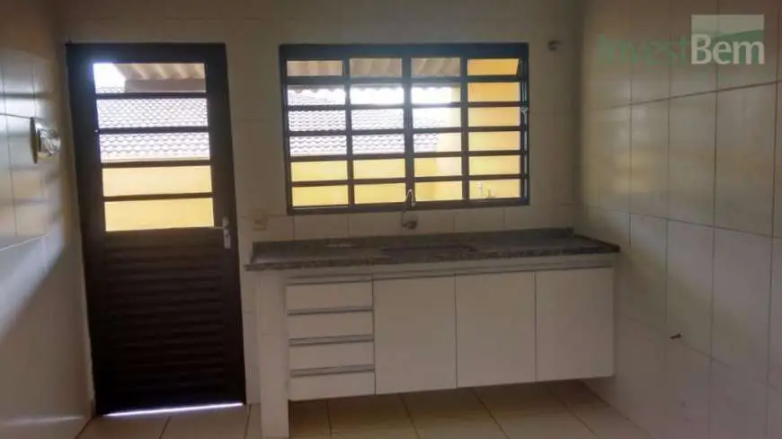 Casa com 2 Quartos para Alugar, 70 m² por R$ 1.400/Mês Rua Guerino Canavassi - Jardim Maria Rosa, Valinhos - SP