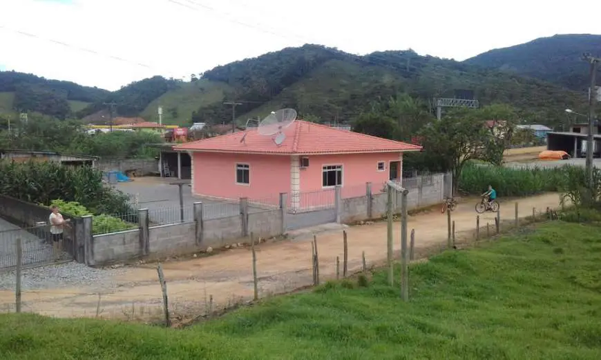 Casa com 3 Quartos à Venda, 720 m² por R$ 395.000 Centro, Águas Mornas - SC