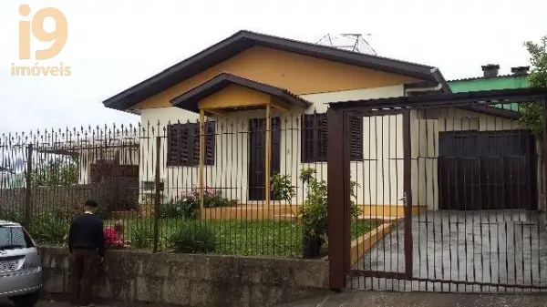 Casa com 3 Quartos à Venda, 120 m² por R$ 360.000 Rua Rodolfo Longhi - Fátima, Caxias do Sul - RS