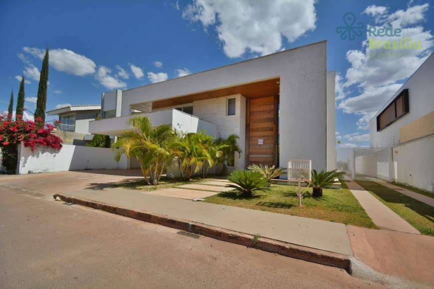 Casa com 4 Quartos para Alugar, 700 m² por R$ 15.000/Mês Lago Sul, Brasília - DF