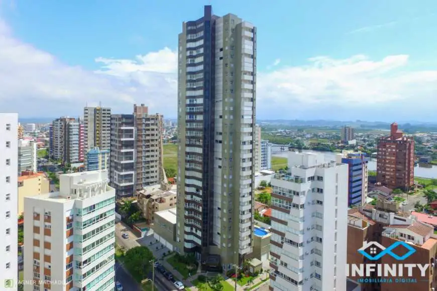 Apartamento com 4 Quartos à Venda, 249 m² por R$ 2.500.000 Avenida Carlos Barbosa - Praia Grande, Torres - RS