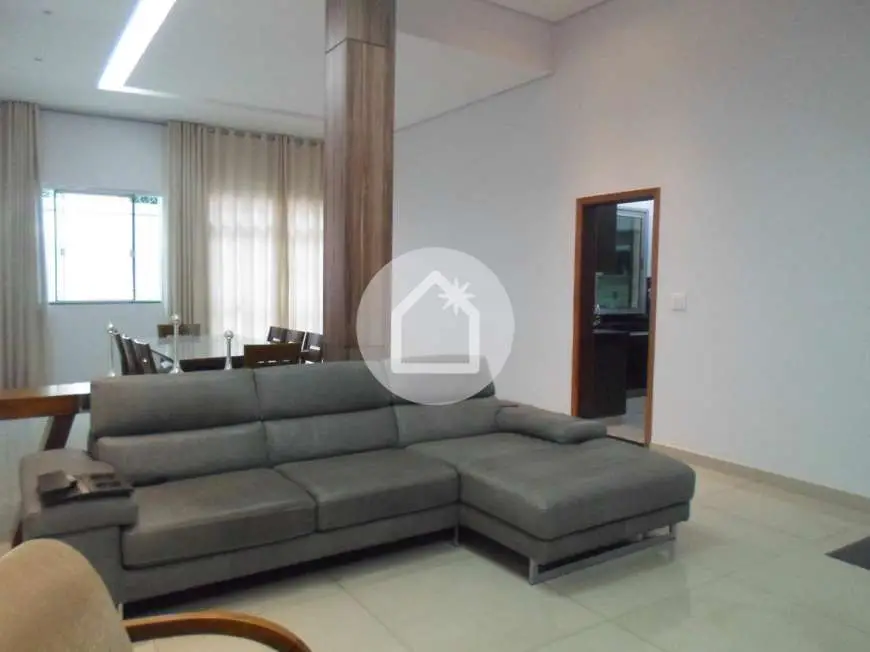 Casa com 5 Quartos à Venda, 424 m² por R$ 1.450.000 Rua Servílio de Moro - Santa Helena, Belo Horizonte - MG