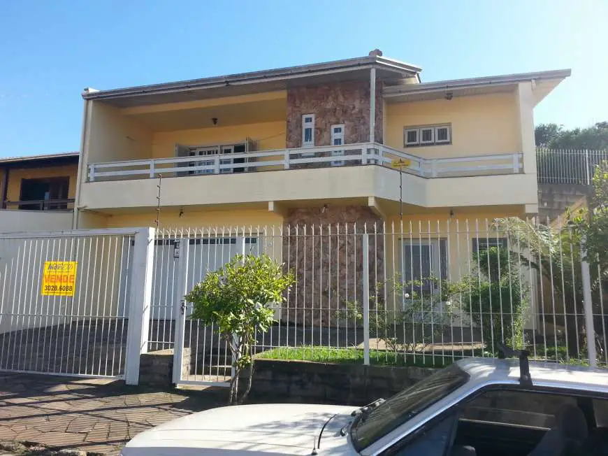 Casa com 3 Quartos à Venda, 248 m² por R$ 550.000 Nossa Senhora de Fátima, Caxias do Sul - RS