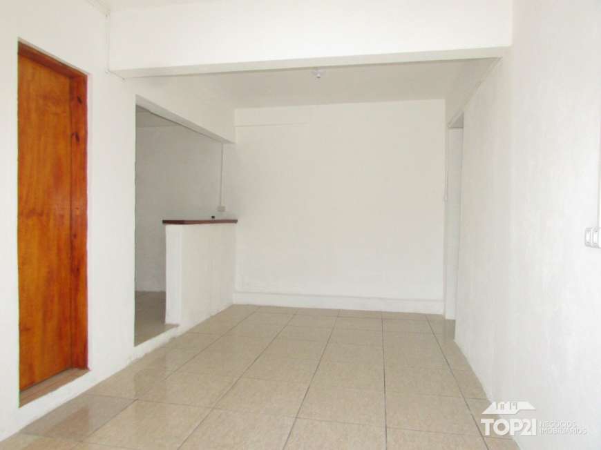 Casa com 2 Quartos para Alugar por R$ 750/Mês Sarandi, Porto Alegre - RS