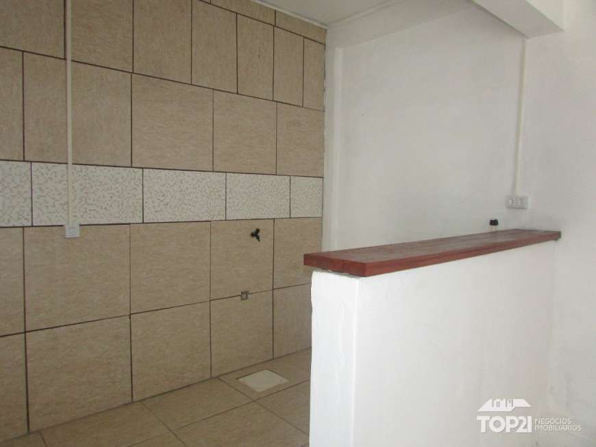 Casa com 2 Quartos para Alugar por R$ 750/Mês Sarandi, Porto Alegre - RS